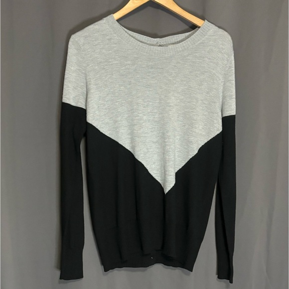 41 Hawthorn Presley Colorblock Button-Back Sweater - Picture 2 of 5